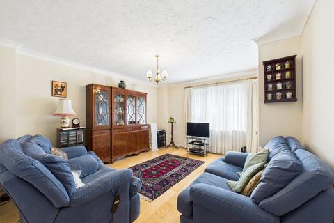 3 bedroom semi-detached house for sale, Foxglove Road, Romford RM7