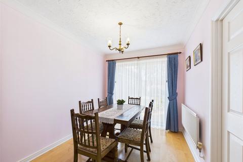 56 Foxglove Road, Rush Green, Romford, RM7 0YQ