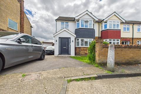3 Tyfield Close, Cheshunt, Waltham Cross, EN8 8QP