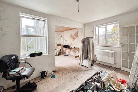 2 bedroom end of terrace house for sale, High Street, Sittingbourne ME9