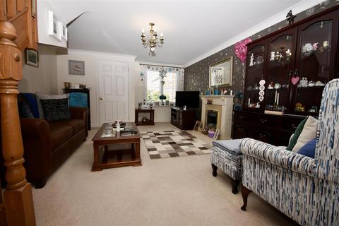 2 Aspen Close, Pickering, YO18 8TJ