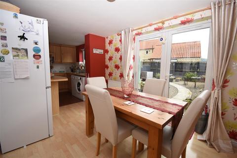 2 Aspen Close, Pickering, YO18 8TJ