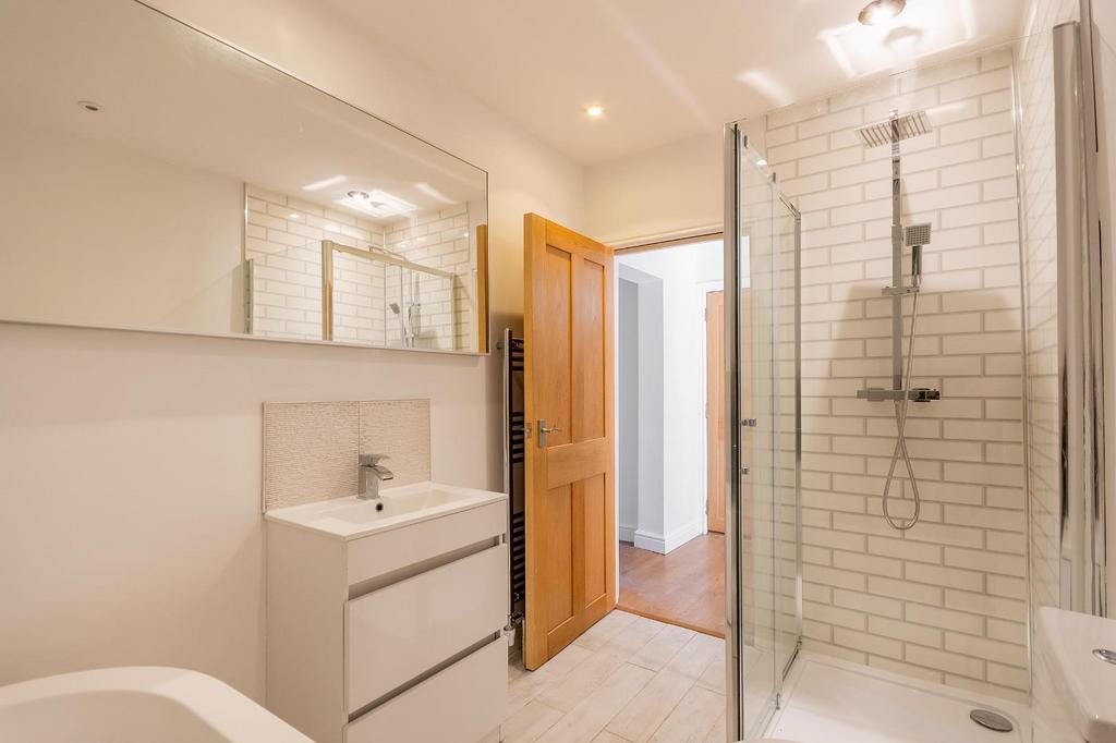 G0 F3 BRSA - Bathroom A.jpg