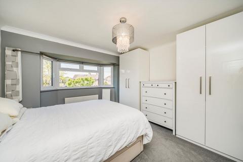 8 Priory Close, Hampton, TW12 2QA