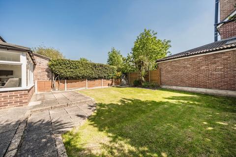 8 Priory Close, Hampton, TW12 2QA