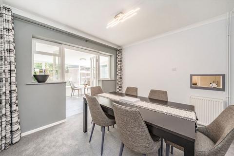 8 Priory Close, Hampton, TW12 2QA
