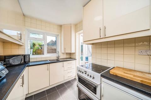 8 Priory Close, Hampton, TW12 2QA