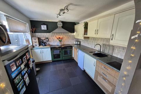 7 Henley View, Crewkerne, TA18 8JD