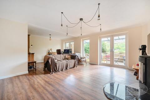 2 Hampton Road, Farnham, GU9 0DF