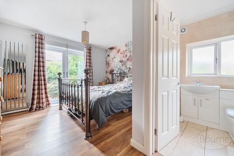 2 Hampton Road, Farnham, GU9 0DF