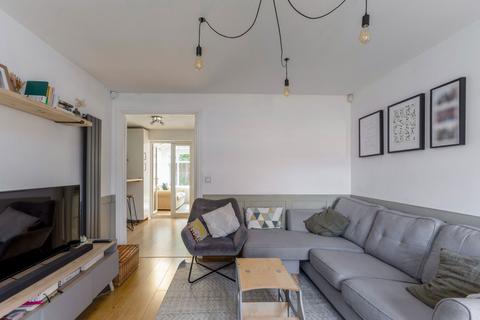 25 Redbarn Drive, York, YO10 3JD