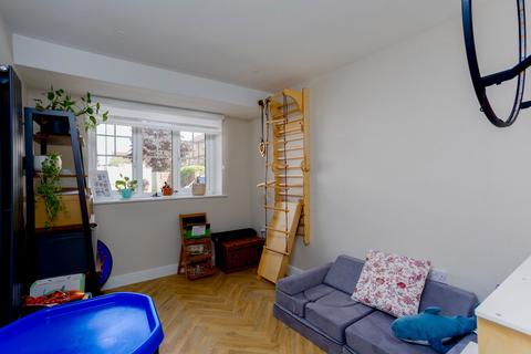 25 Redbarn Drive, York, YO10 3JD