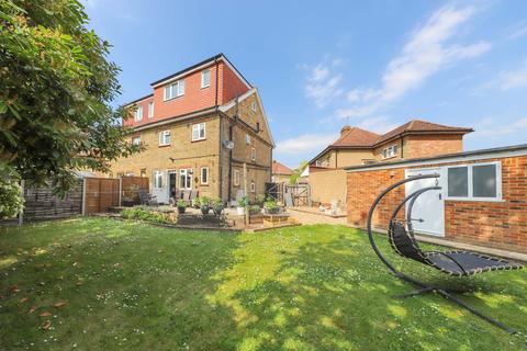 12 Barnacre Close, Uxbridge, UB8 3TD