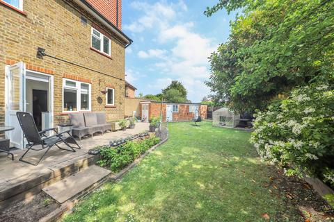12 Barnacre Close, Uxbridge, UB8 3TD