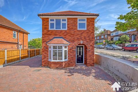 3 bedroom detached house for sale, Smythies Avenue, Colchester