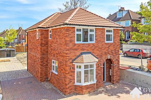 3 bedroom detached house for sale, Smythies Avenue, Colchester