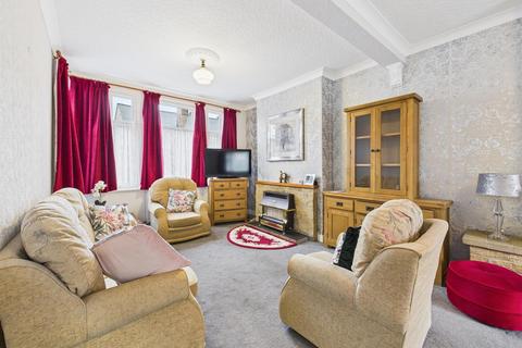 3 bedroom detached house for sale, Midway Avenue, Bridlington