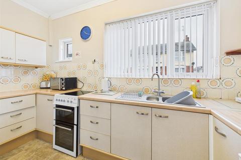 3 bedroom detached house for sale, Midway Avenue, Bridlington