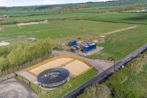 4 bedroom bungalow for sale - Claydon Road Hogshaw, Buckinghamshire, MK18 3LA