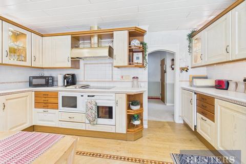 2 bedroom flat for sale, Esplanade Road, Scarborough