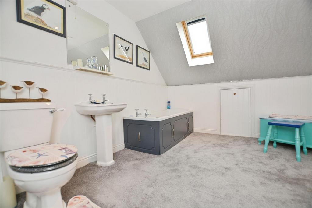 En-Suite Bathroom