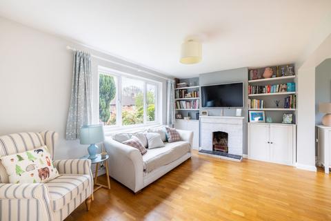 68 Chestnut Copse, Oxted, RH8 0JJ