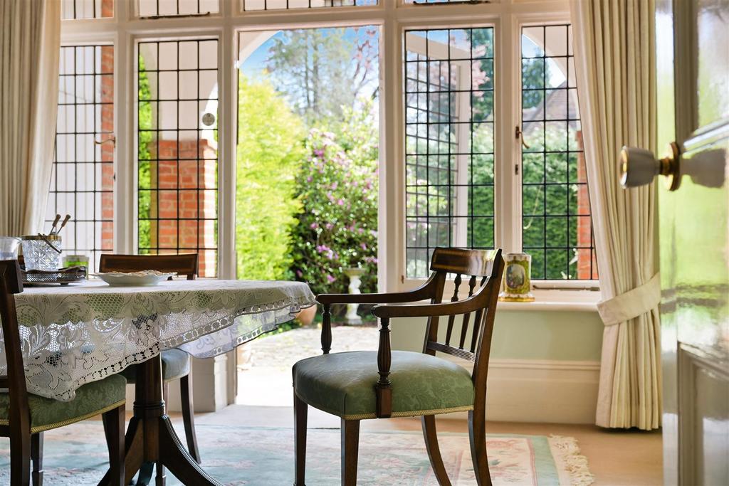 WALTON HEATH COTTAGE- (22).jpg