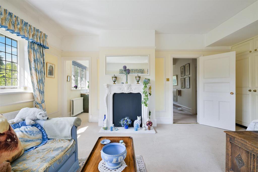 WALTON HEATH COTTAGE- (15).jpg