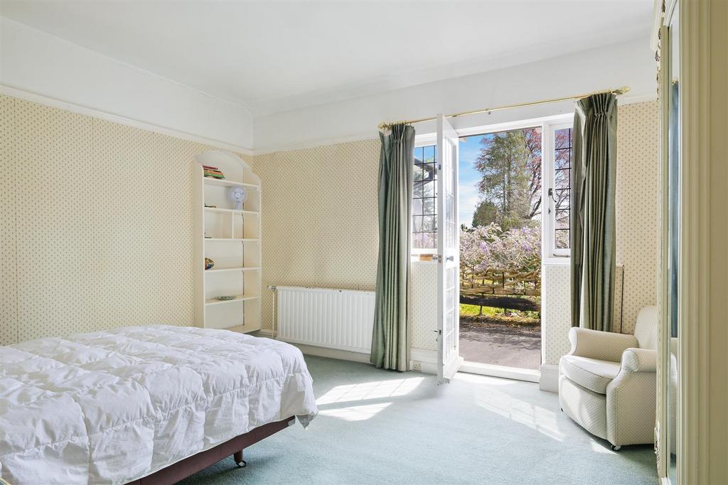 WALTON HEATH COTTAGE- (18).jpg