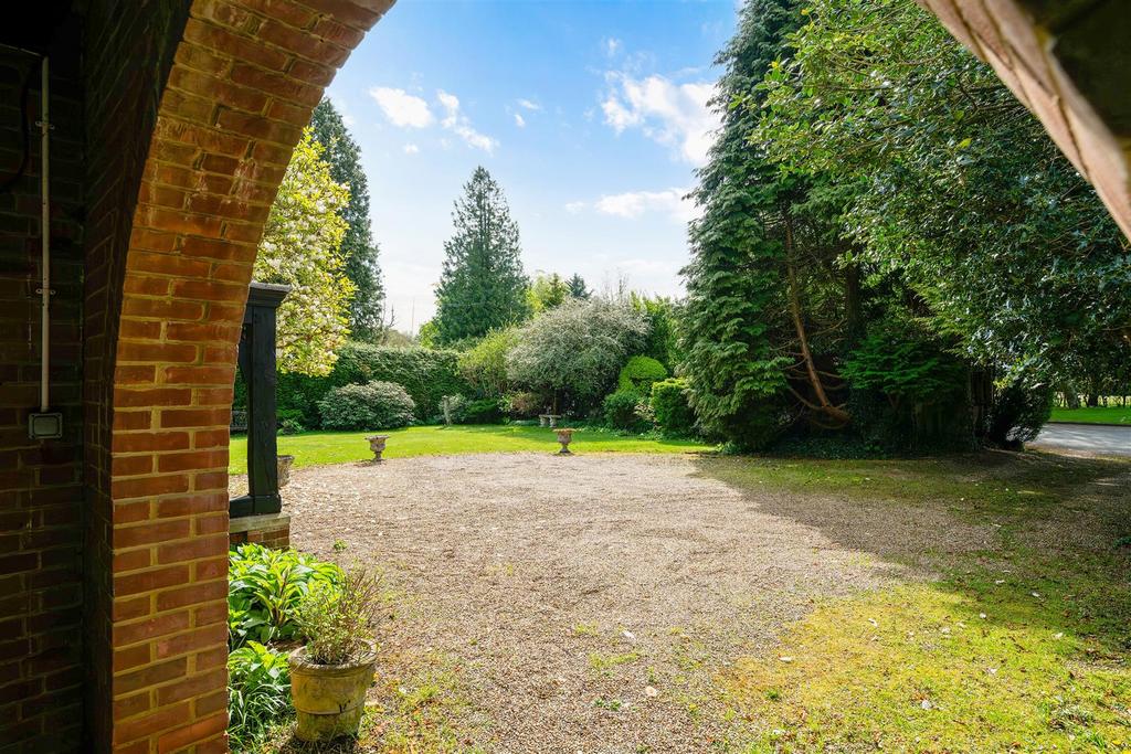 WALTON HEATH COTTAGE- (29).jpg