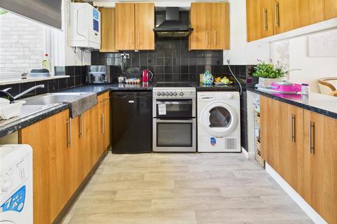 3 bedroom terraced house for sale, Raphaels, Basildon