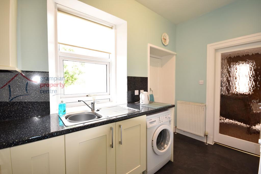 Kitchen 3 .JPG