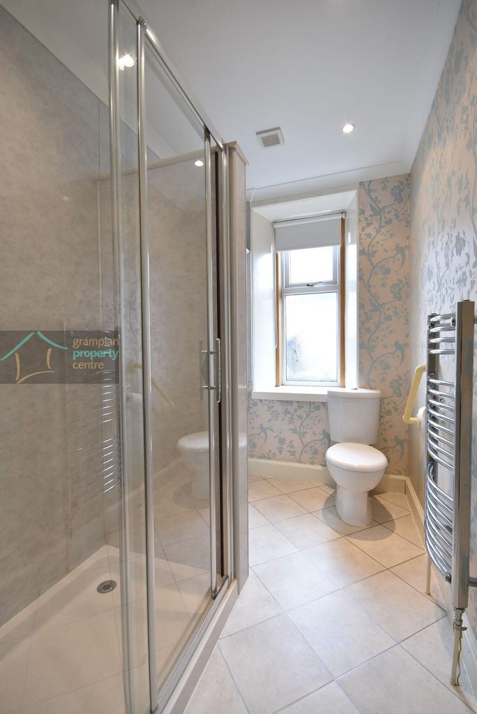Shower room 2 .JPG