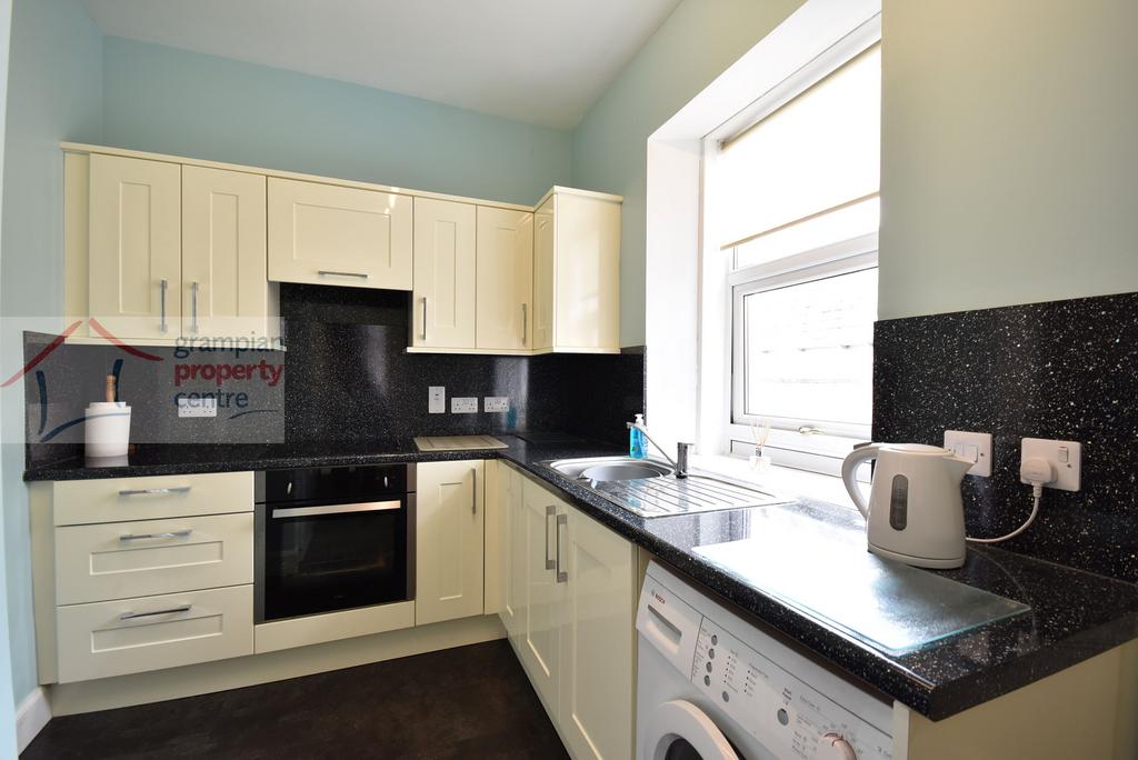 Kitchen 2 .JPG