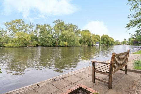 4 bedroom detached house for sale, Hamm Court, Weybridge, KT13