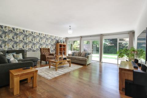 8 Fawkham Avenue, Longfield, DA3 7HF