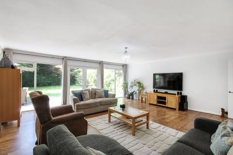 8 Fawkham Avenue, Longfield, DA3 7HF