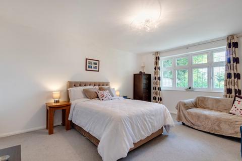 8 Fawkham Avenue, Longfield, DA3 7HF