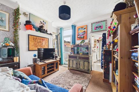 13 Edale Road, Nottingham, NG2 4HT
