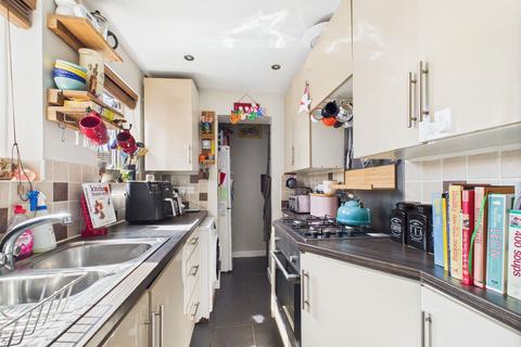 13 Edale Road, Nottingham, NG2 4HT