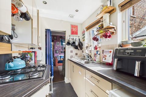 13 Edale Road, Nottingham, NG2 4HT