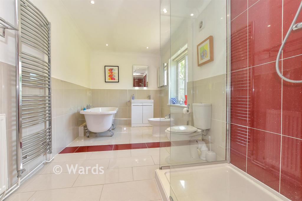 En-Suite Bathroom