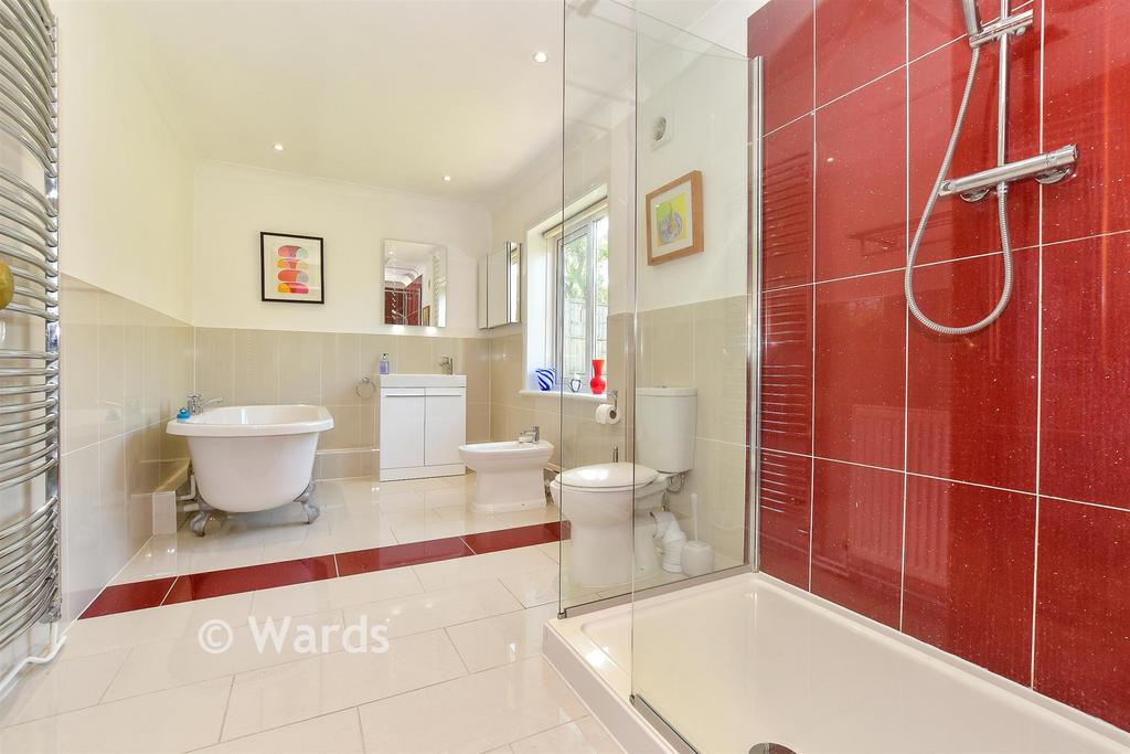 En-Suite Bathroom