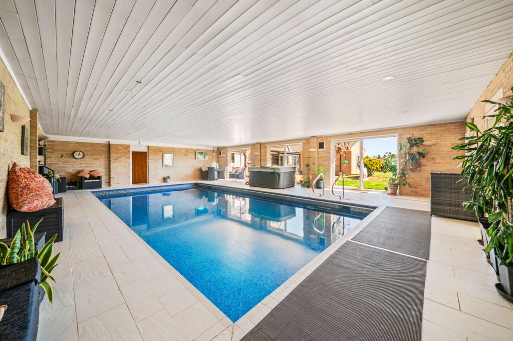 Swimming pool room