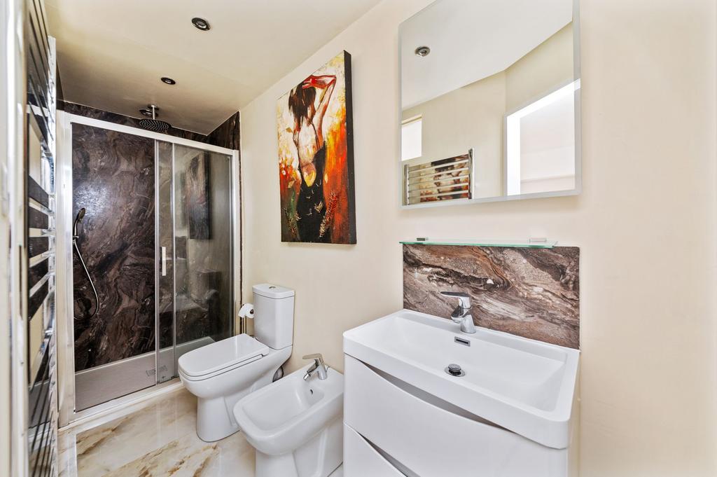 Bedroom one en suite