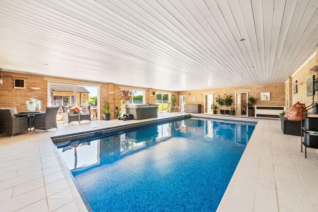 Swimming pool room