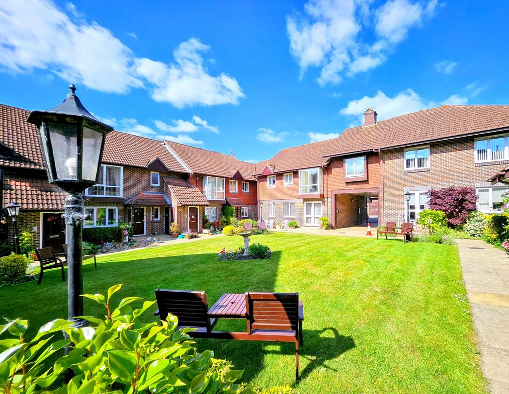 House in Eastleigh, Chartwell Green, West End - View 2