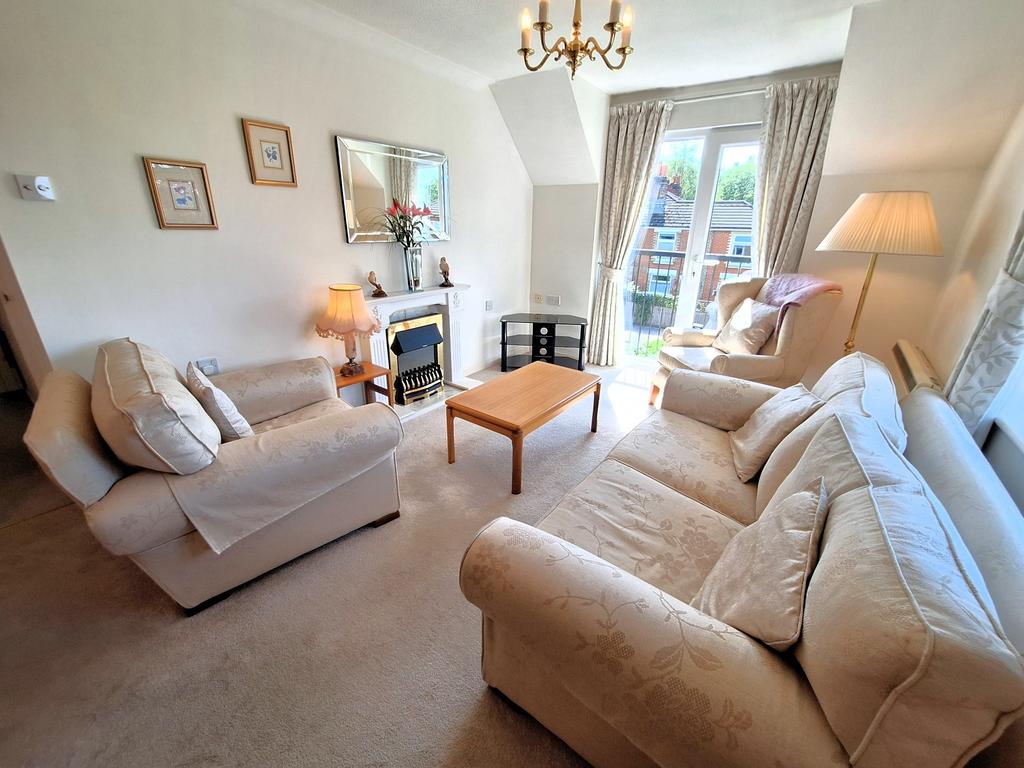 House in Eastleigh, Chartwell Green, West End - More