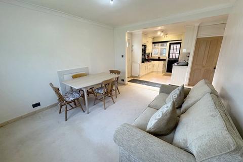 2 bedroom end of terrace house to rent, The Fairway, London, NW7