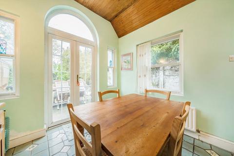 29 Campbell Road, Twickenham, TW2 5BY